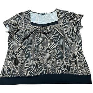 Suzie In The City Women Top Plus 2X Black Grown All Over Print Short Sleeve